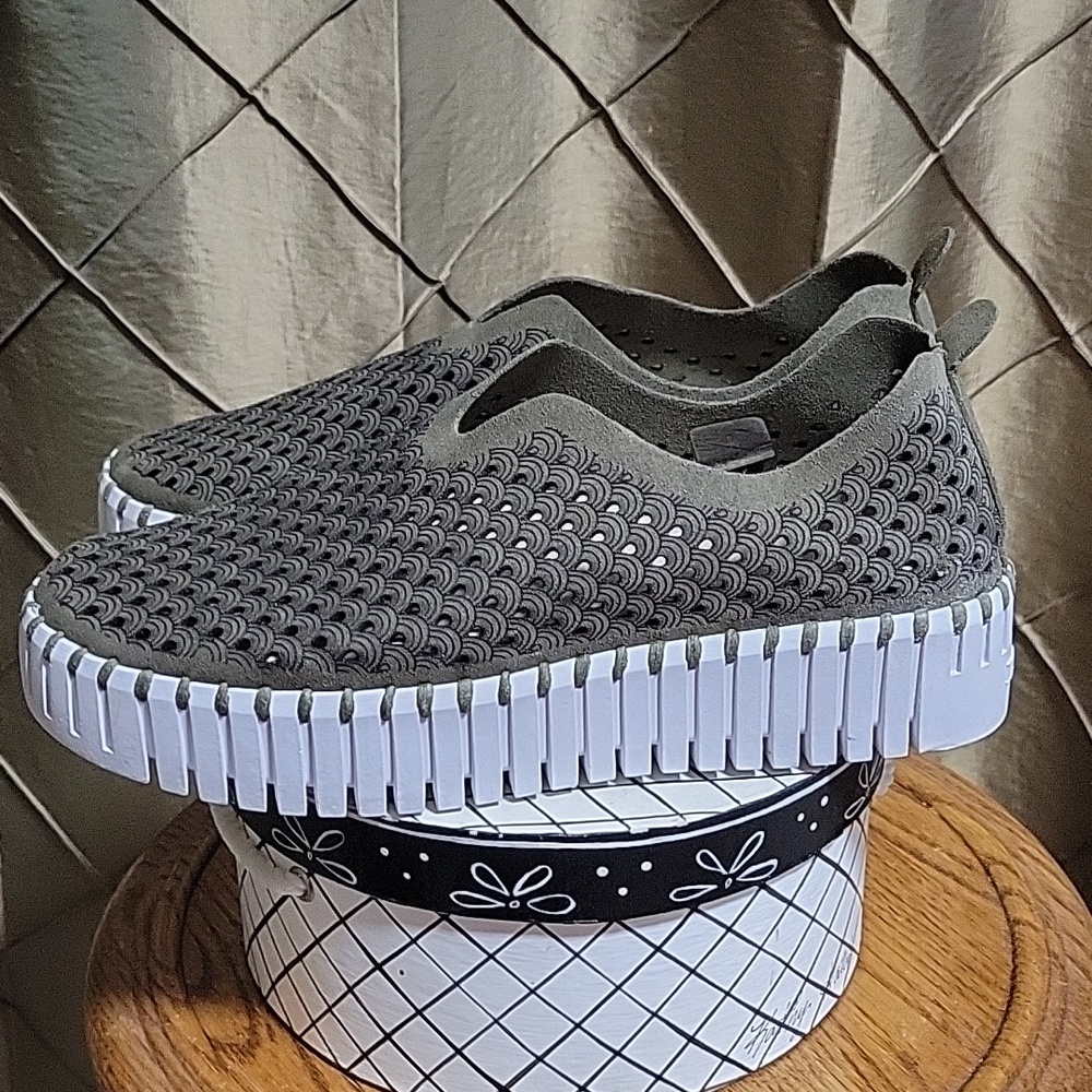EUC- Ilse Jacobsen ‘Tulip’ Perforated PLATFORM Slip-Ons - Picture 6 of 10